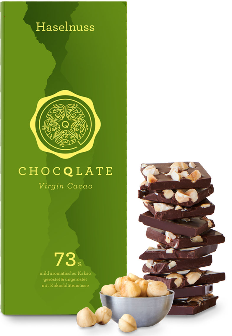 CHOCQLATE Haselnuss Bio Schokolade 73 % – Verpackung, Schokoladenstücke und Haselnüssen