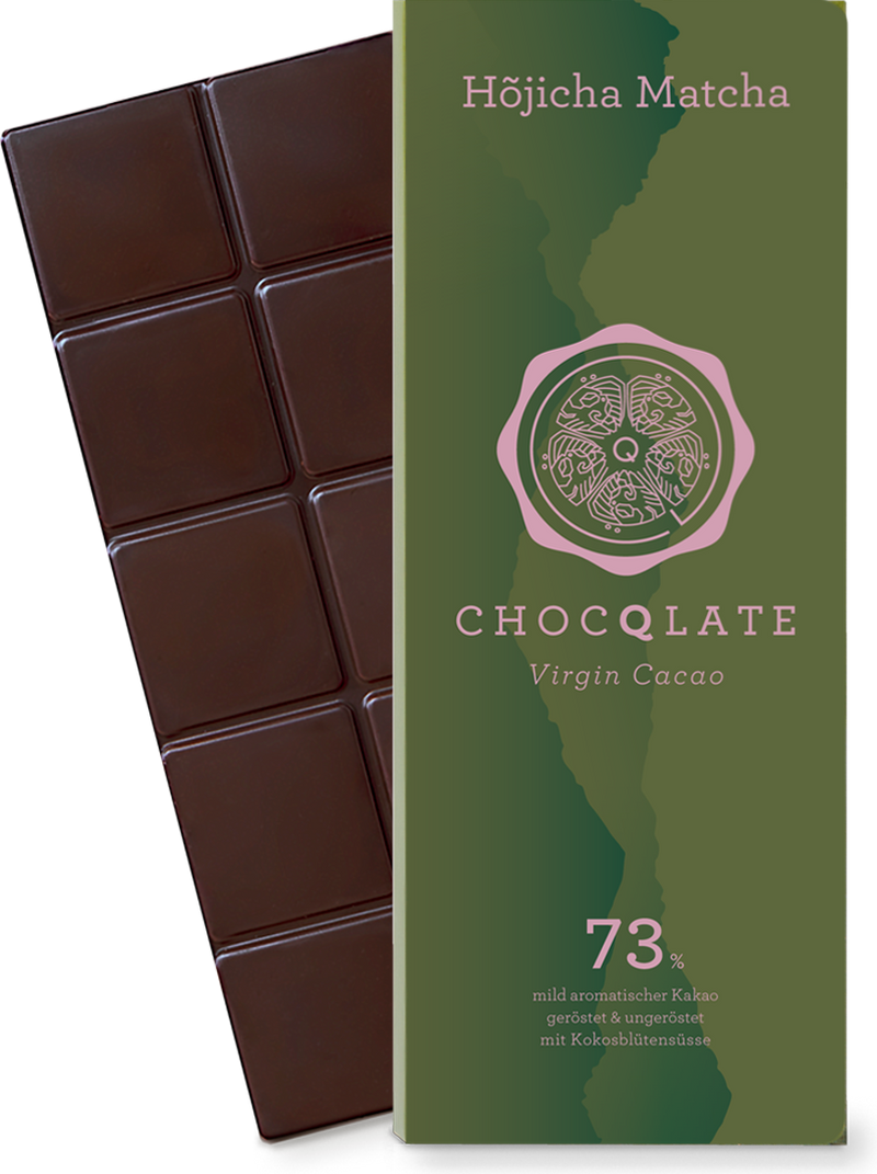 CHOCQLATE Houjicha Matcha Bio Schokolade 73 % – Verpackung und Schokolade mit Matcha