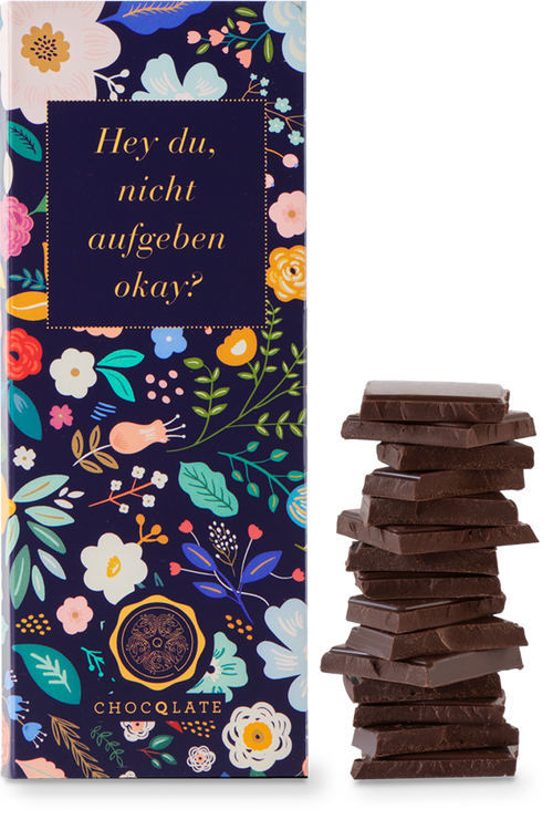 CHOCQLATE „Hey du, nicht aufgeben, okay?“ Schokolade 50 % mit Haselnussmus – Verpackung, Schokoladenstücke und Haselnüssen