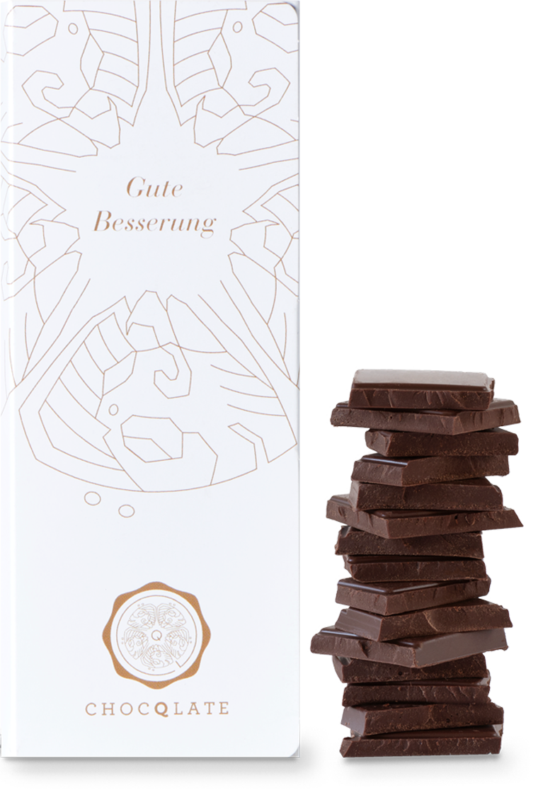 CHOCQLATE „Gute Besserung“ Schokolade 50 % mit Haselnussmus – Verpackung, Schokoladenstücke und Haselnüssen