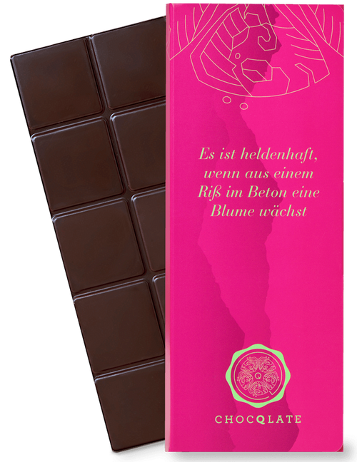 CHOCQLATE „Es ist heldenhaft, wenn aus einem Riß im Beton eine…“ Schokolade 50 %… – Verpackung und Schokolade mit Haselnüssen
