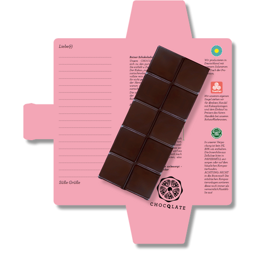 CHOCQLATE „Gönn Dir, was immer Dir gut tut!“ Schokolade 50 % mit Haselnussmus – Verpackung, Schokoladenstücke und Haselnüssen