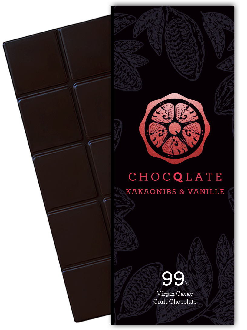 CHOCQLATE Bourbon Vanille-Kakaonibs Bio Schokolade 99 % – Verpackung und dunkle Schokoladentafel