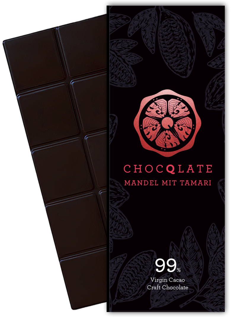 CHOCQLATE Mandeln mit Tamari veredelt Bio Schokolade 99 % – Verpackung und dunkle Schokoladentafel