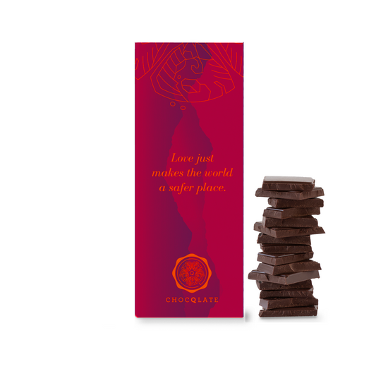 "El amor hace del mundo un lugar más seguro" CHOCQLATE chocolate orgánico 50% cacao